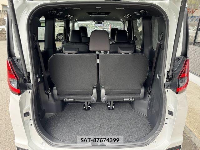 Toyota NOAH HYBRID 2026-08 8881223-12