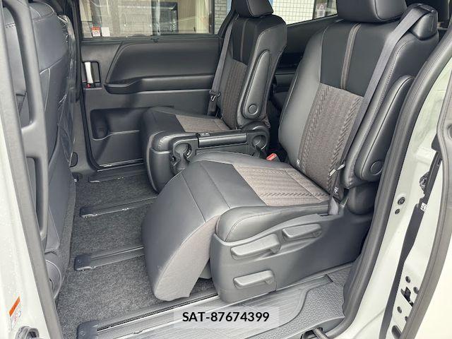 Toyota NOAH HYBRID 2026-08 8881223-26