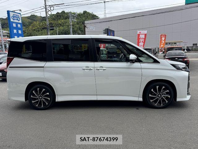 Toyota NOAH HYBRID 2026-08 8881223-4