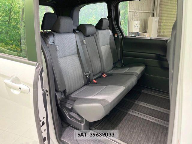 Toyota NOAH HYBRID 2026-04 8881233-9