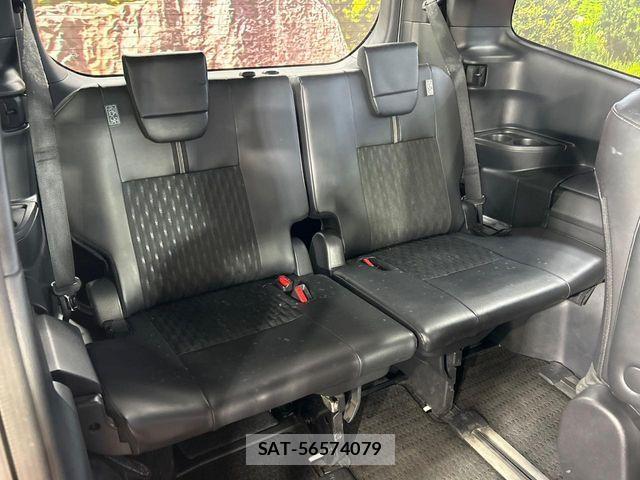 Toyota NOAH HYBRID 2023-04 8884068-8