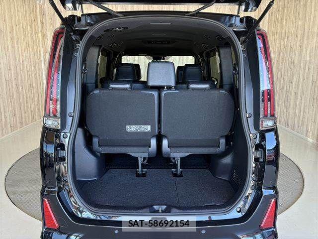Toyota NOAH HYBRID 2020-11 8884073-9