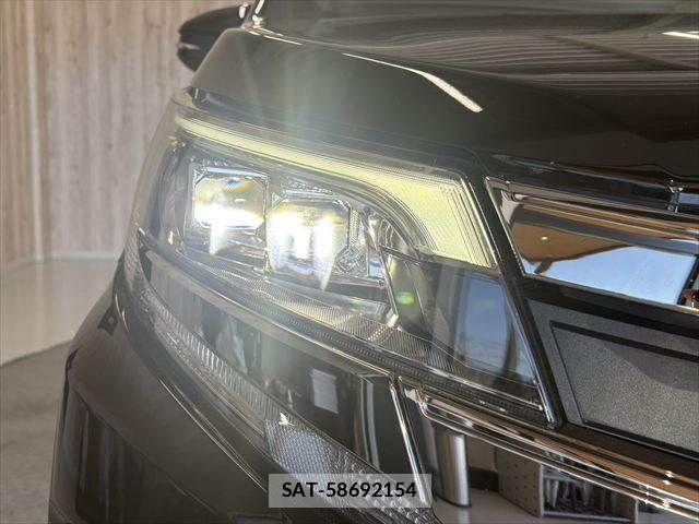 Toyota NOAH HYBRID 2020-11 8884073-11