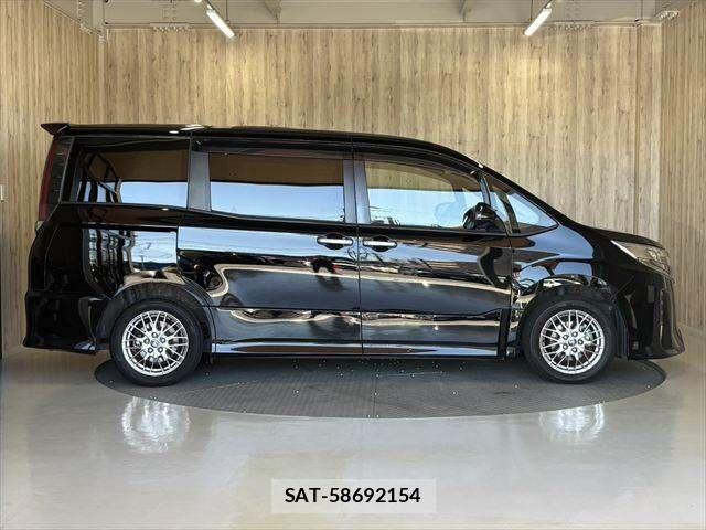 Toyota NOAH HYBRID 2020-11 8884073-15