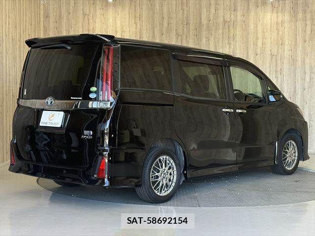 Toyota NOAH HYBRID 2020-11 8884073-16