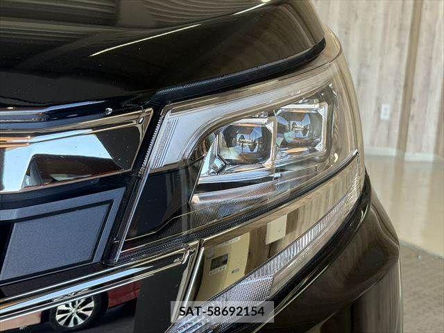 Toyota NOAH HYBRID 2020-11 8884073-21