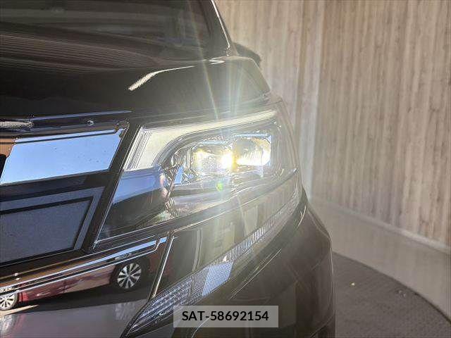 Toyota NOAH HYBRID 2020-11 8884073-27