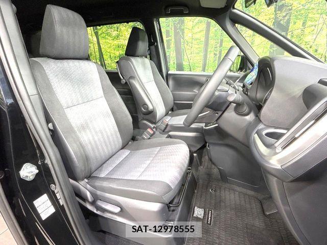 Toyota NOAH HYBRID 2026-04 8884069-8