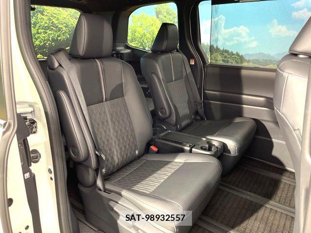 Toyota NOAH HYBRID 2024-05 8884071-8