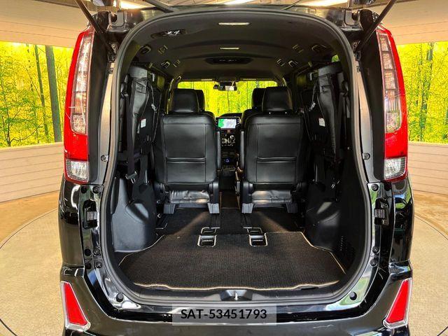 Toyota NOAH HYBRID 2017-05 8884072-11
