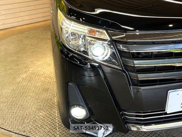 Toyota NOAH HYBRID 2017-05 8884072-12