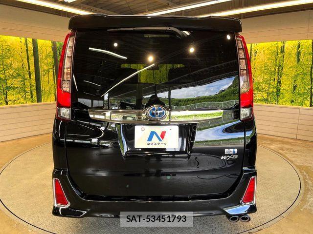 Toyota NOAH HYBRID 2017-05 8884072-15
