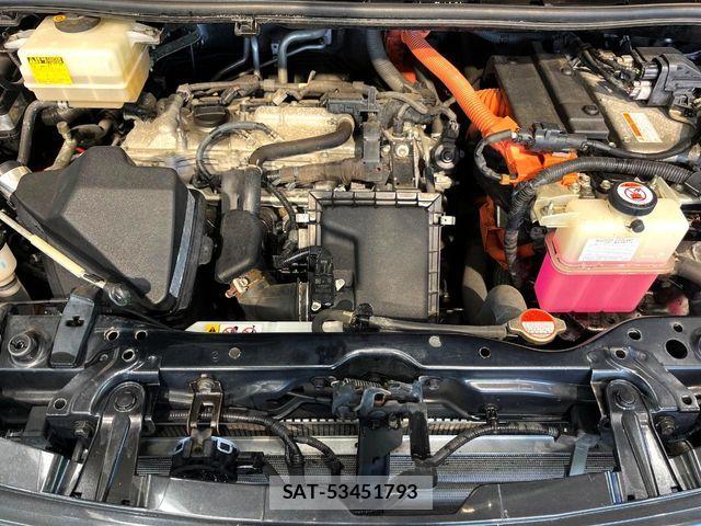 Toyota NOAH HYBRID 2017-05 8884072-17
