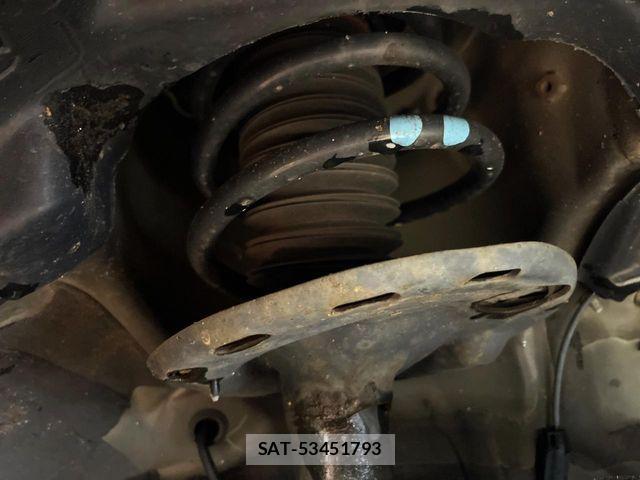 Toyota NOAH HYBRID 2017-05 8884072-19
