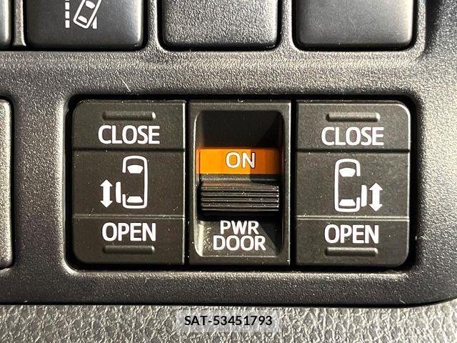 Toyota NOAH HYBRID 2017-05 8884072-5