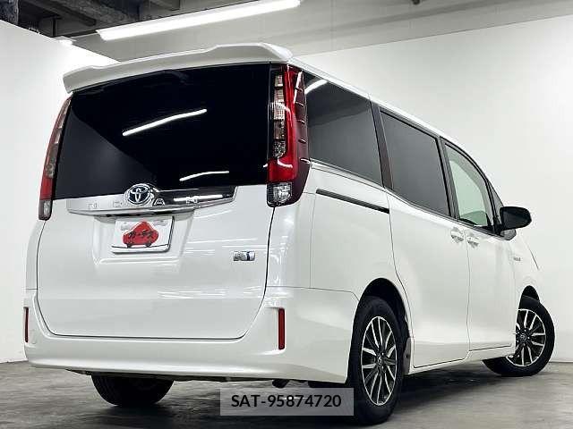 Toyota NOAH HYBRID 2014-10 8884074-2