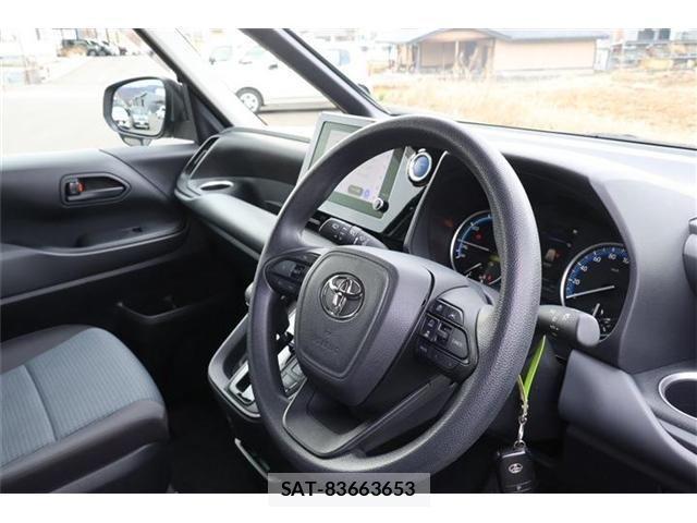 Toyota NOAH HYBRID 2022-10 2031628-6