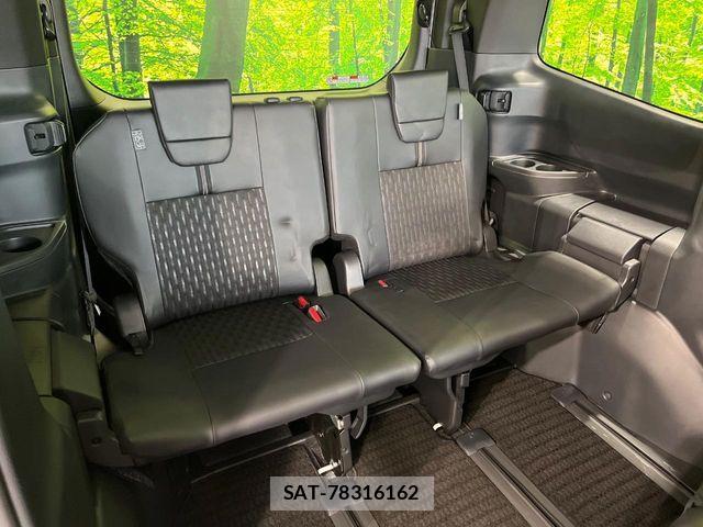 Toyota NOAH HYBRID 2023-07 5874231-9
