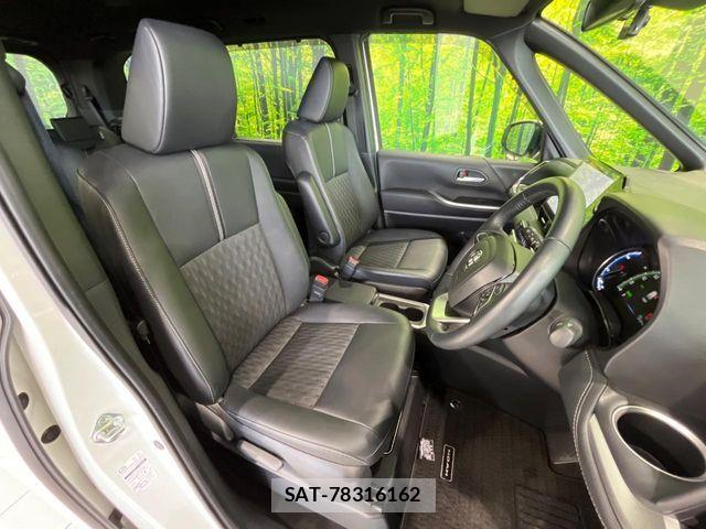 Toyota NOAH HYBRID 2023-07 5874231-7