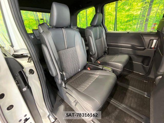Toyota NOAH HYBRID 2023-07 5874231-8