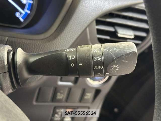 Toyota NOAH HYBRID 2015-09 5874242-12