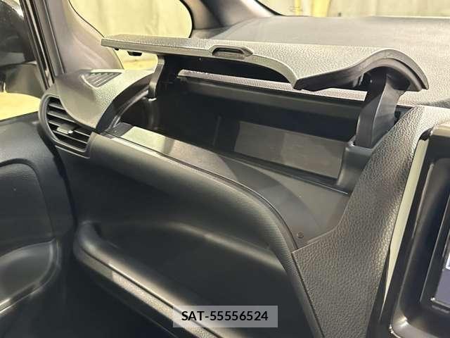 Toyota NOAH HYBRID 2015-09 5874242-24