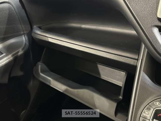 Toyota NOAH HYBRID 2015-09 5874242-25