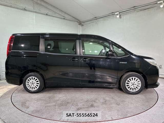 Toyota NOAH HYBRID 2015-09 5874242-4