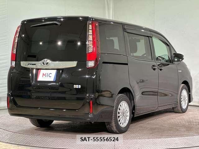 Toyota NOAH HYBRID 2015-09 5874242-5