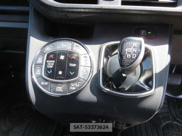 Toyota NOAH HYBRID 2016-06 5874243-9