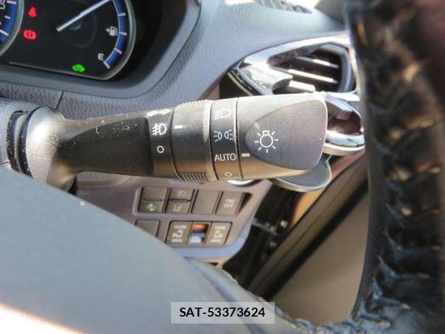 Toyota NOAH HYBRID 2016-06 5874243-11
