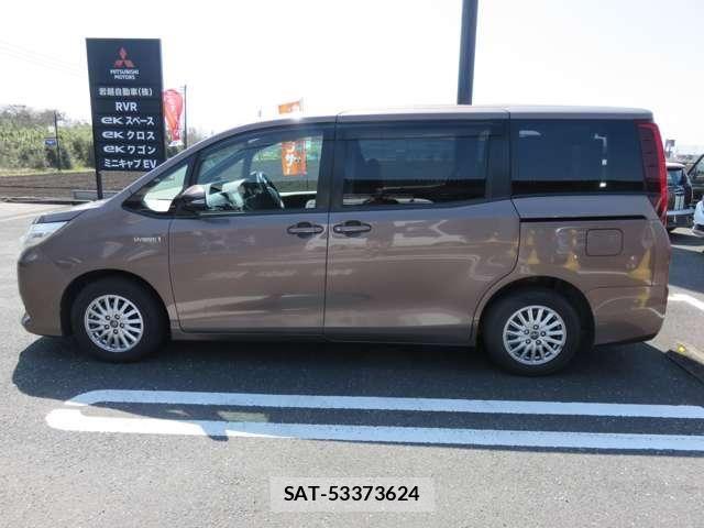 Toyota NOAH HYBRID 2016-06 5874243-2