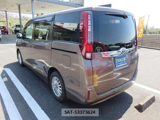 Toyota NOAH HYBRID 2016-06 5874243-3
