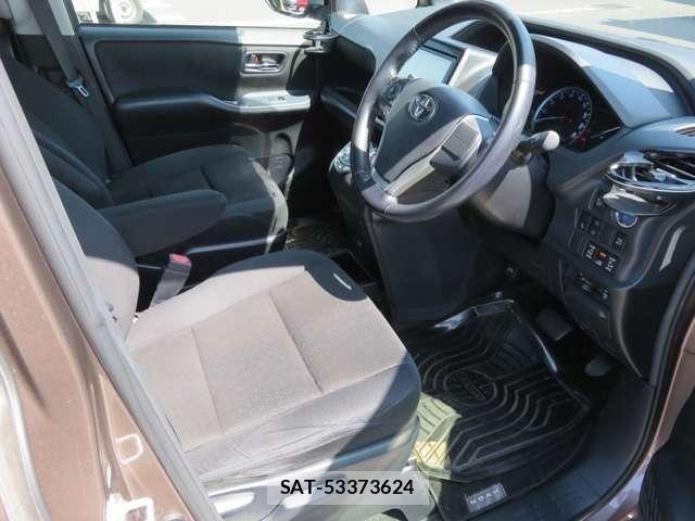 Toyota NOAH HYBRID 2016-06 5874243-5