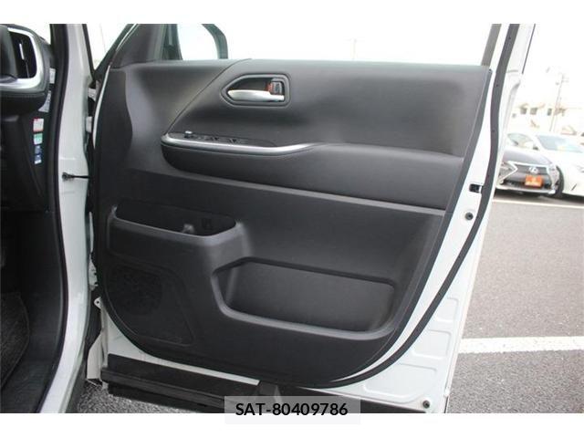 Toyota NOAH HYBRID 2022-11 6014748-19