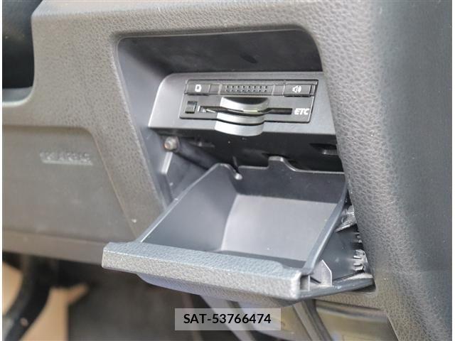 Toyota NOAH HYBRID 2014-05 6501219-19