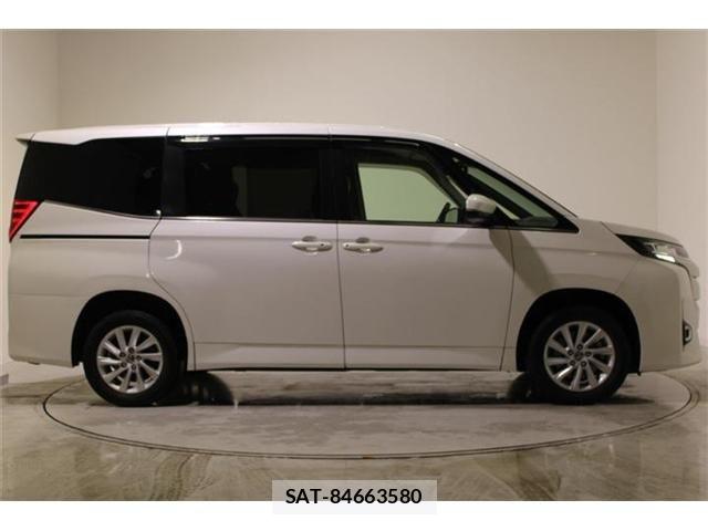 Toyota NOAH HYBRID 2022-03 6910429-13