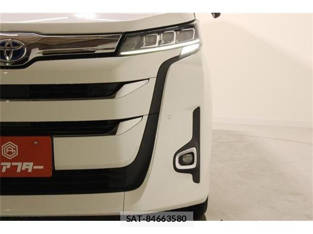 Toyota NOAH HYBRID 2022-03 6910429-14