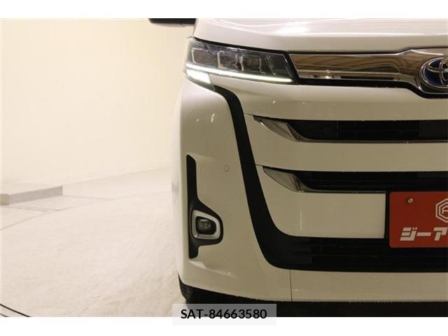 Toyota NOAH HYBRID 2022-03 6910429-16