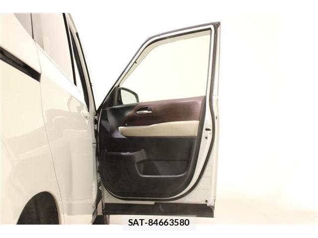 Toyota NOAH HYBRID 2022-03 6910429-29
