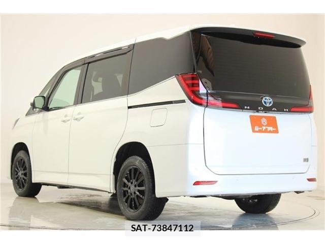 Toyota NOAH HYBRID 2022-03 6910431-9