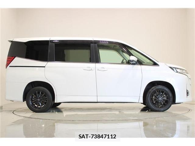Toyota NOAH HYBRID 2022-03 6910431-12