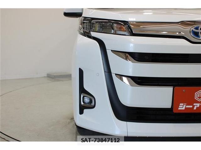Toyota NOAH HYBRID 2022-03 6910431-15