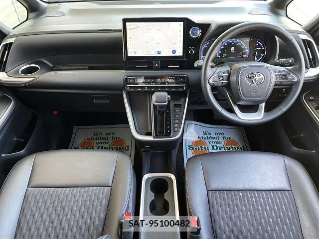 Toyota NOAH HYBRID 2023-07 6996450-1