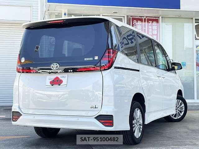 Toyota NOAH HYBRID 2023-07 6996450-2