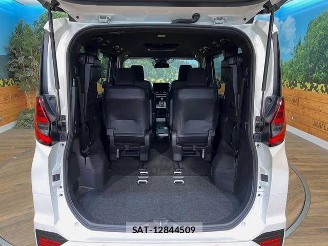 Toyota NOAH HYBRID 2023-08 7250275-12
