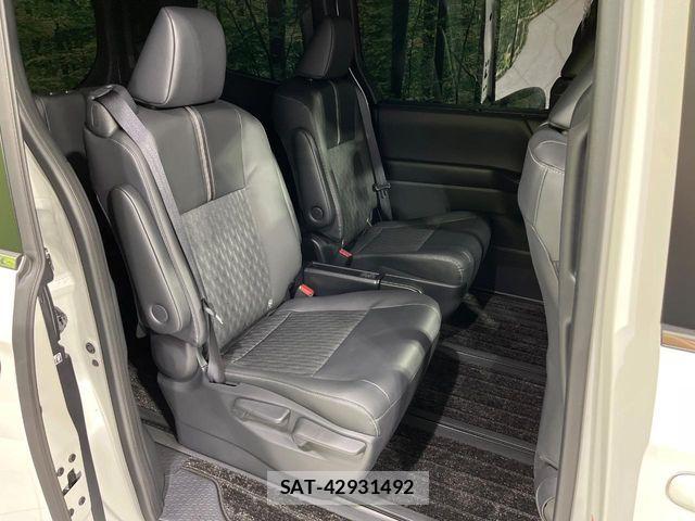 Toyota NOAH HYBRID 2025-06 7272530-9