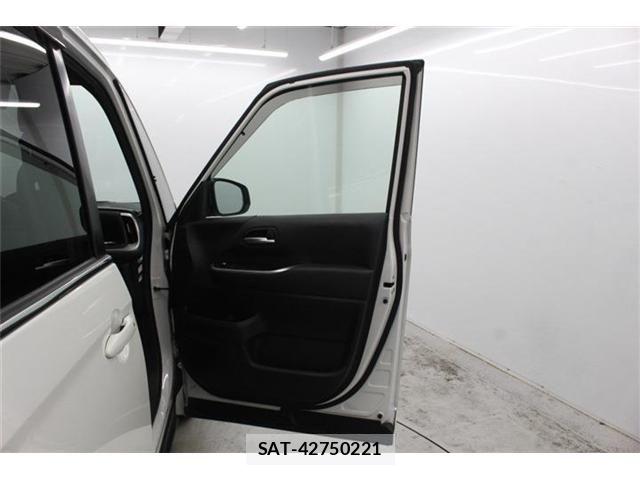 Toyota NOAH HYBRID 2022-05 7391047-29