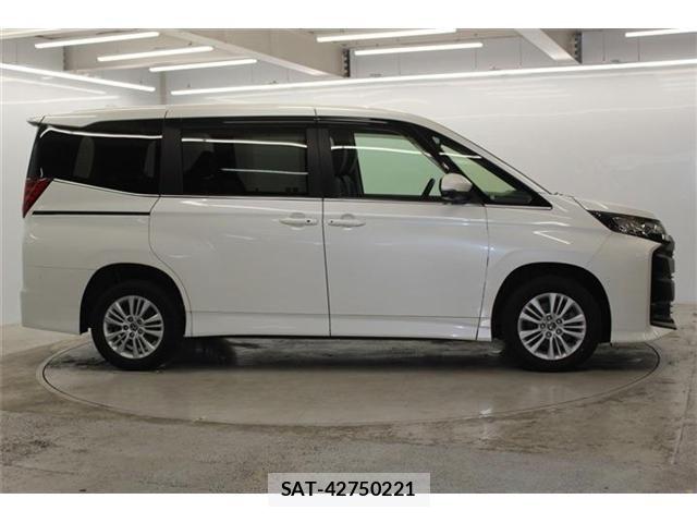 Toyota NOAH HYBRID 2022-05 7391047-3