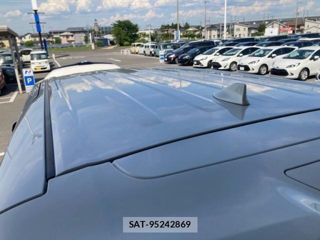 Toyota NOAH HYBRID 2023-06 7456400-11